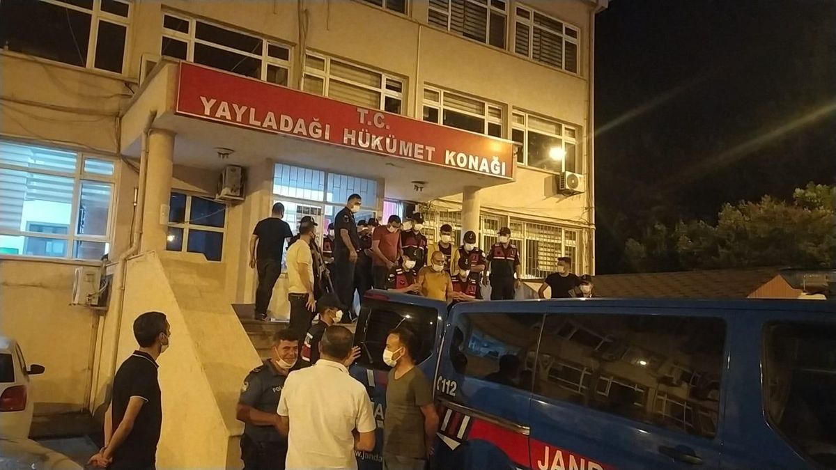 Son dakika haberleri! Hatay\'da göçmen kaçakçılığı operasyonu: 8 tutuklama