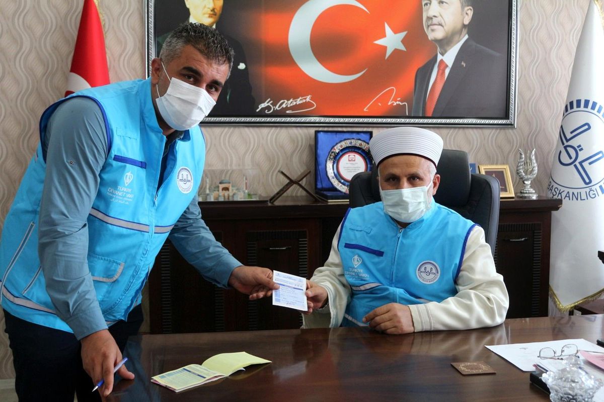 İl Müftüsü Topçu\'dan kurban bağışı