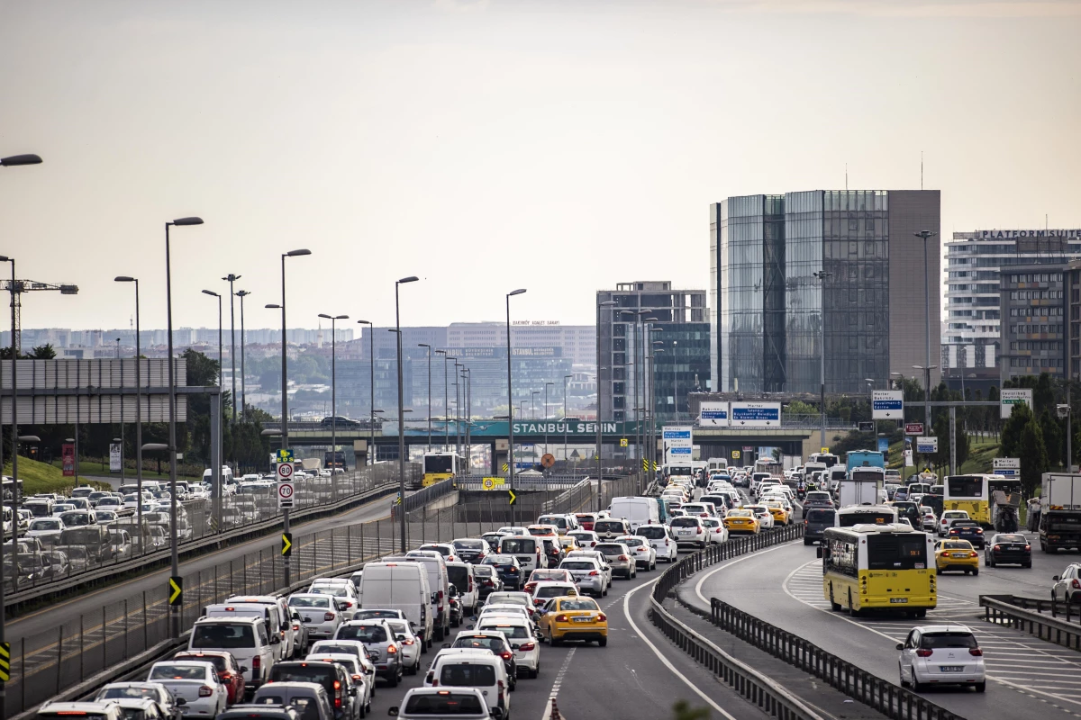 Kısıtlama öncesinde İstiklal Caddesi\'nde yoğunluk