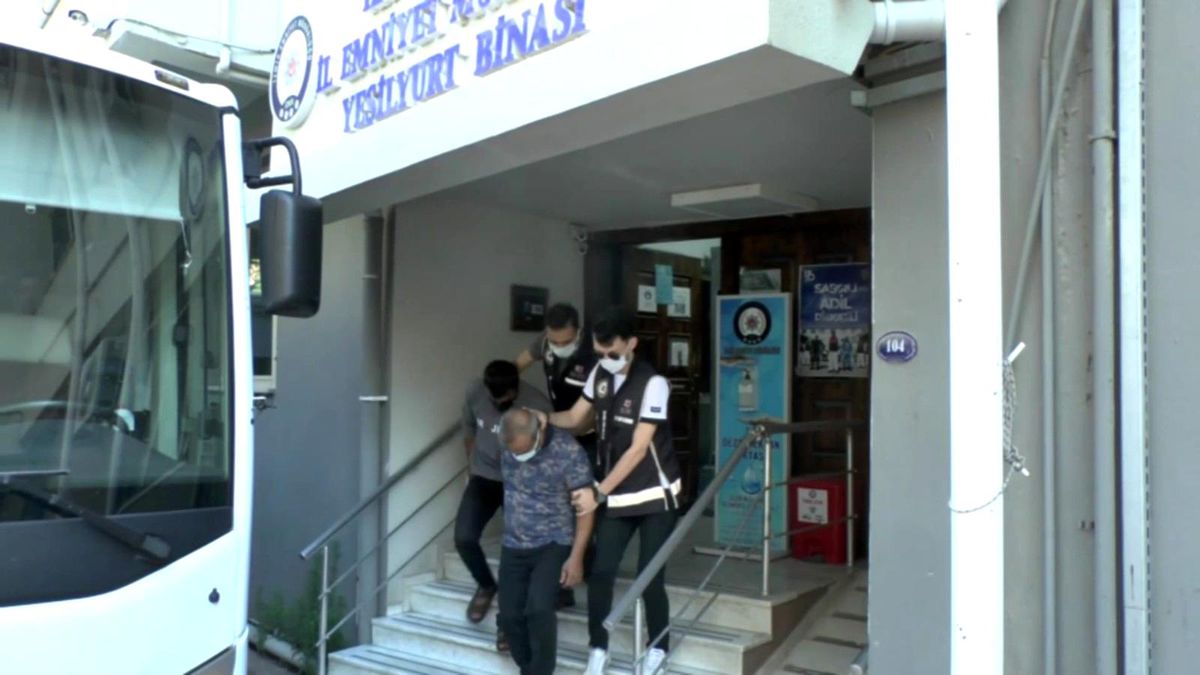 Son dakika haber... İzmir merkezli silah kaçakçılığı operasyonunda yakalanan 11 şüpheli tutuklandı