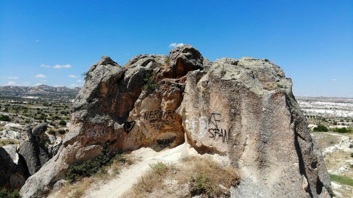 Kapadokya\'da peribacaları sahipsiz bırakıldı