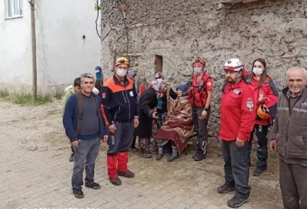 TARLADA KAYBOLAN GÖRME VE İŞİTME ENGELLİ KADIN, 13 SAAT SONRA BULUNDU