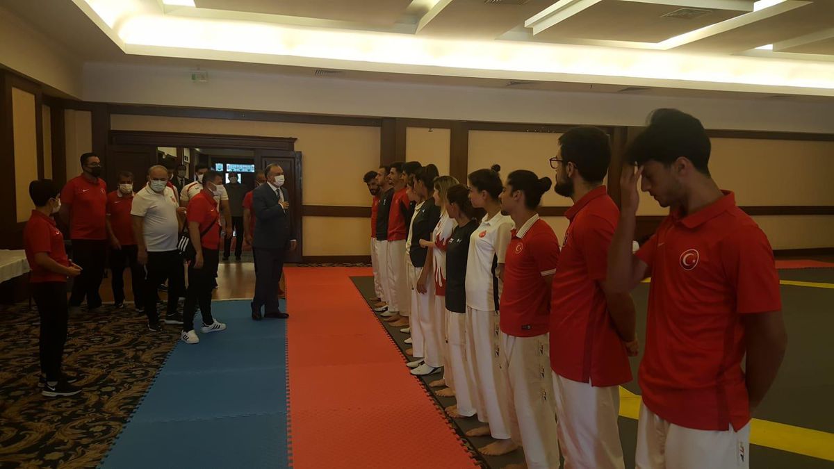 MHP Grup Başkanvekili Akçay, Para Tekvando Milli Takımı kampını ziyaret etti