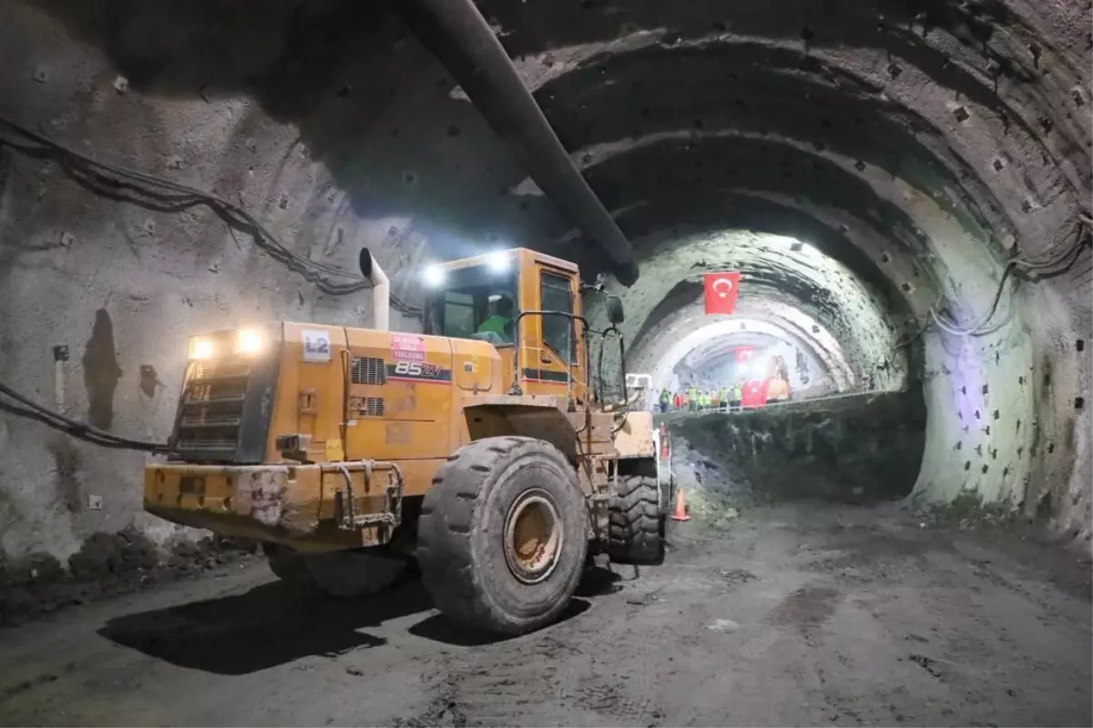 Ordu Çevre Yolu\'ndaki 1280 metrelik tünelde ışık görüldü