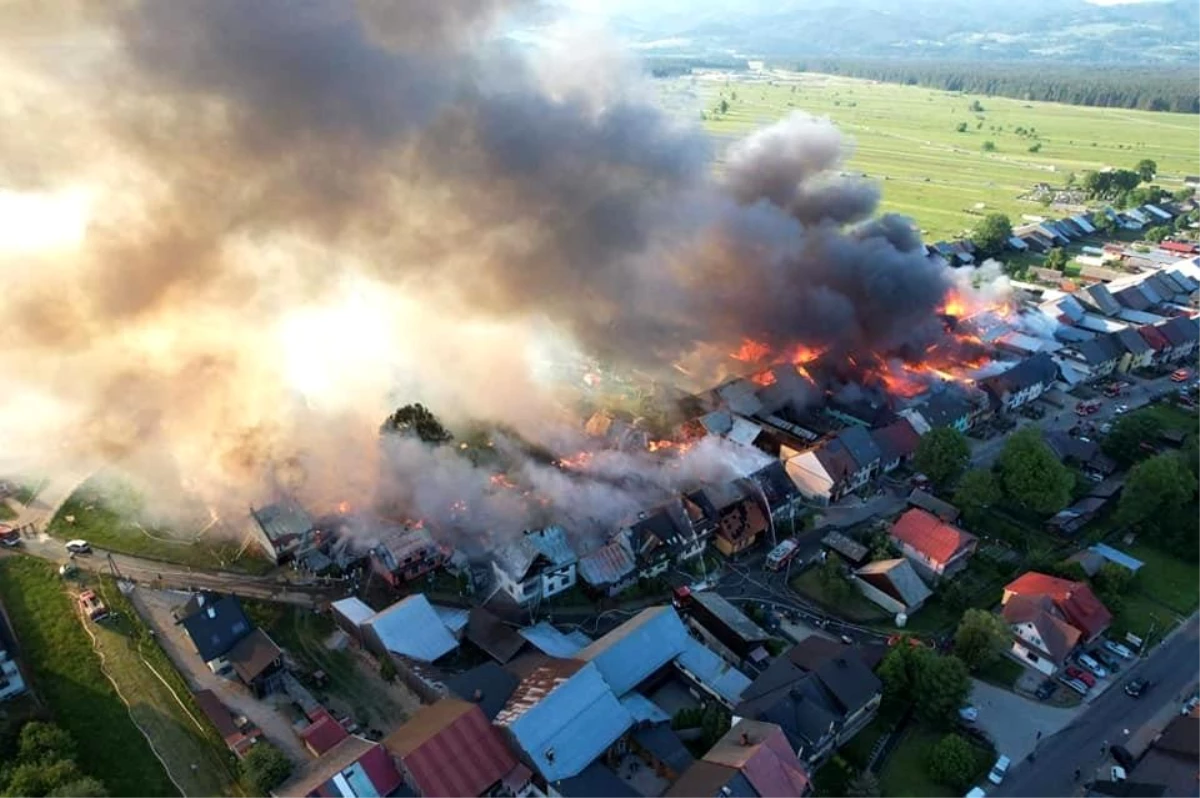 Son Dakika | Polonya\'da köyde korkutan yangın: 47 ev alevlere teslim oldu