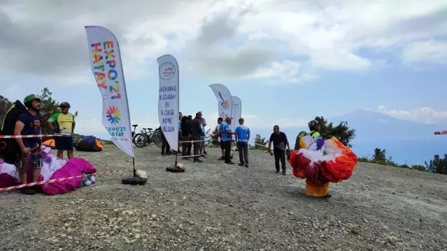 Hatay'da, Türkiye Yamaç Paraşütü Hedef Şampiyonası 3. Etap Yarışması başladı Hatay'da, Türkiye Yamaç Paraşütü Hedef Şampiyonası 3. Etap Yarışması başladı