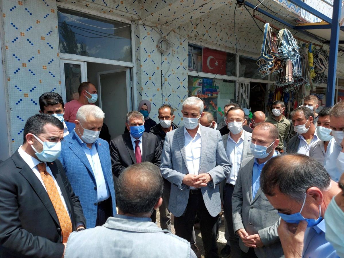 Susuzlular AK Parti milletvekillerini bağrına bastı