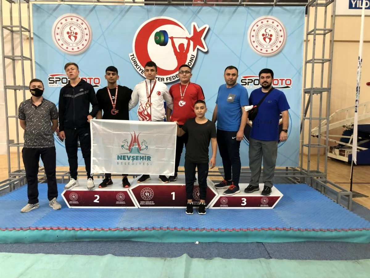 Türkiye Halter Şampiyonasına, Nevşehirli sporcular damga vurdu