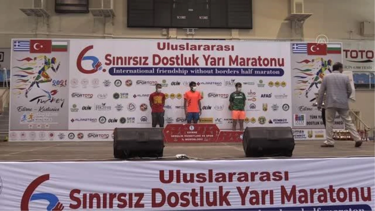 6. Sınırsız Dostluk Yarı Maratonu\'nda dereceye girenlere ödülleri verildi