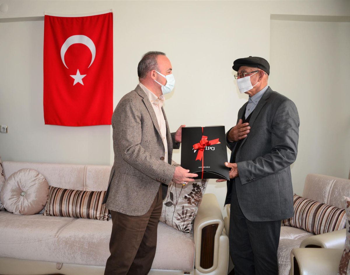 Son dakika haberleri... Ardahan Valisi Hüseyin Öner, Babalar Günü nedeniyle bazı şehit ailelerini ziyaret etti