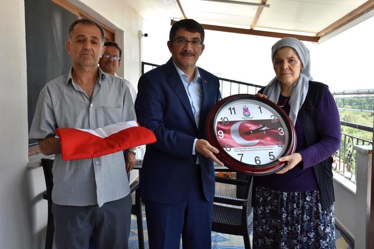 Son dakika haberleri: Başkan Çelik şehit babalarını Babalar Günü\'nde yalnız bırakmadı