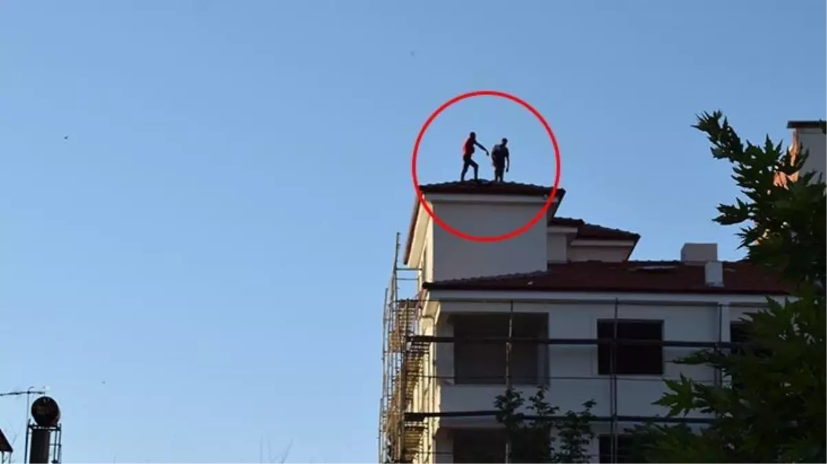 Şaşkına düşüren olay! Eşini göremediği için çıktığı çatıdan kendi indi, nöbeti arkadaşına devretti