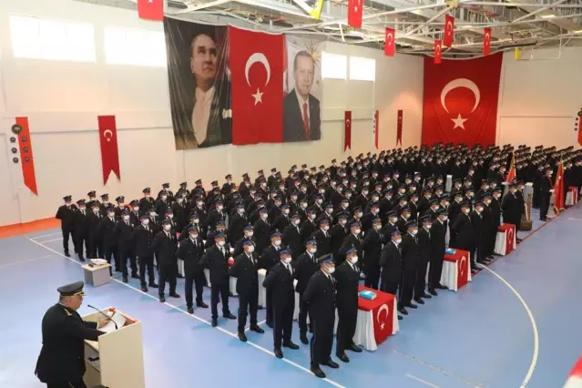 Bitlis'te polis adayları mezuniyet sevinci yaşadı Bitlis'te polis adayları mezuniyet sevinci yaşadı