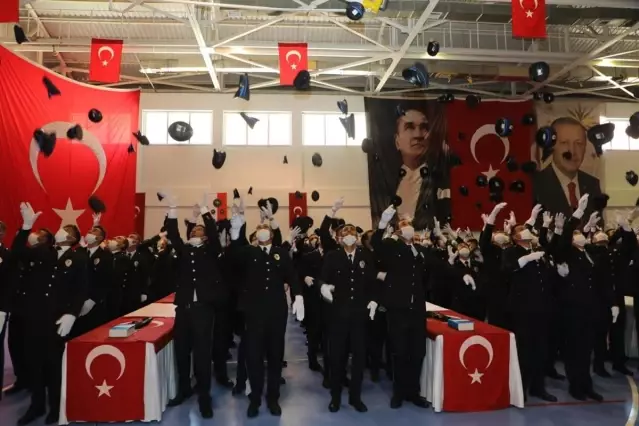 Bitlis'te polis adayları mezuniyet sevinci yaşadı Bitlis'te polis adayları mezuniyet sevinci yaşadı