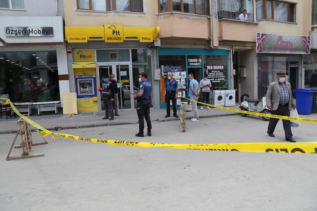 Bolu\'da PTT şubesinden hırsızlık yaptığı iddiasıyla yakalanan güvenlik görevlisi adliyeye sevk edildi