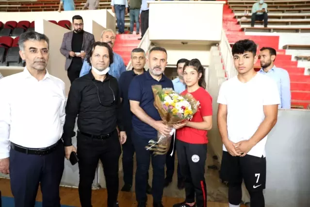 Dağlı Kozan'da esnaf ve gençleri dinledi