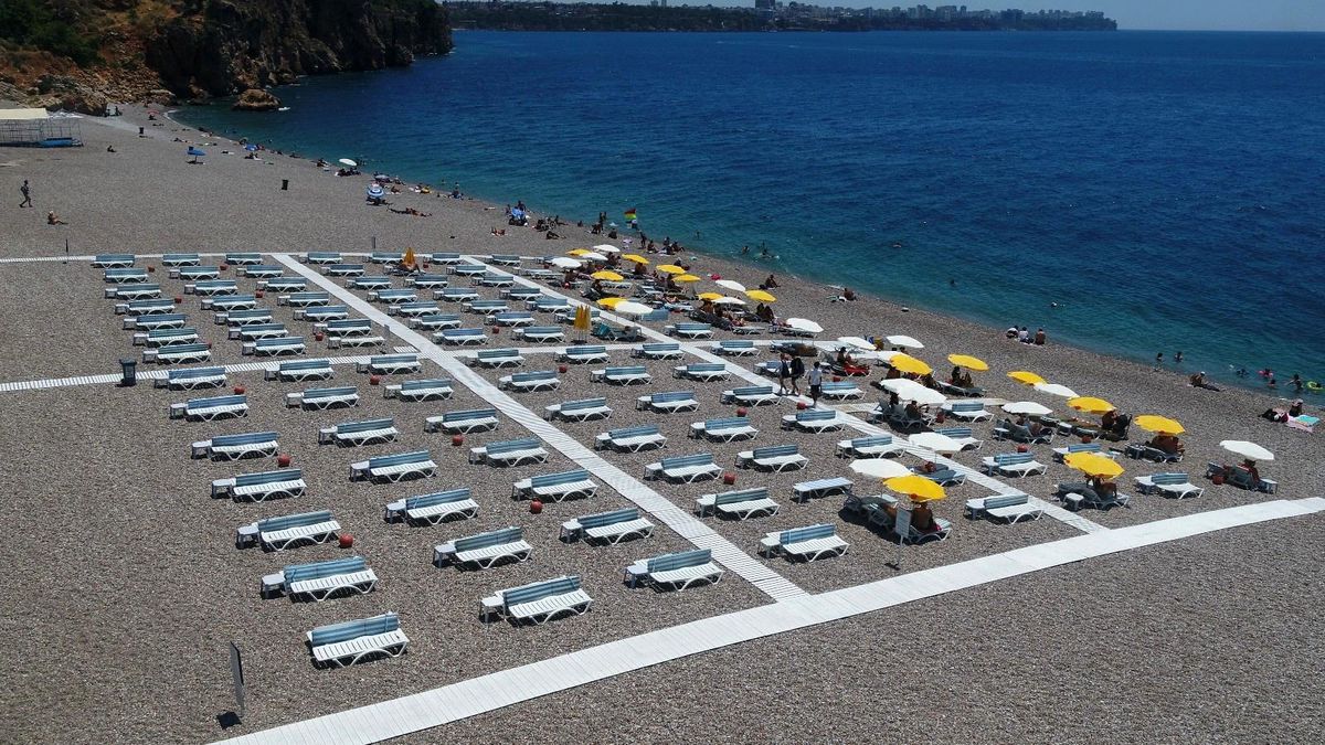 EKDAĞ Konyaaltı ve Lara Plajı hizmete açıldı