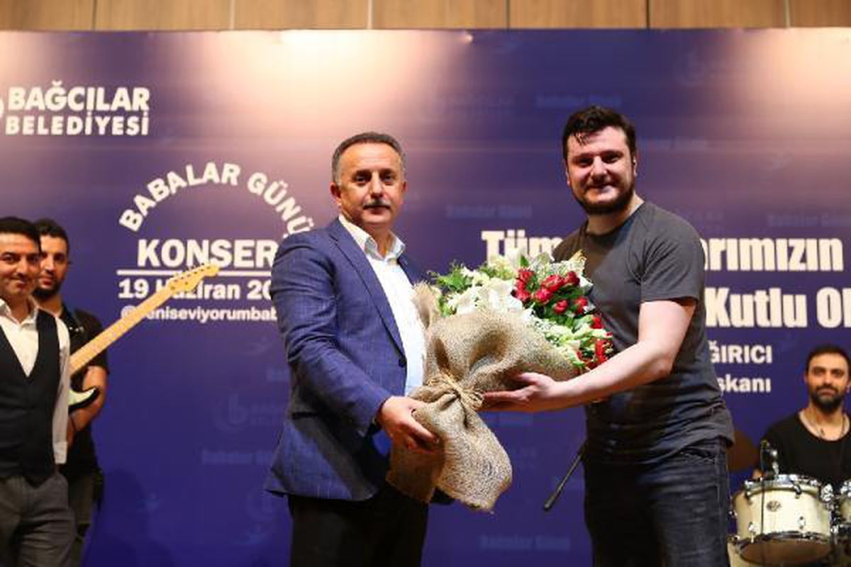 Ekin Uzunlar Babalar Günü\'nde sahne aldı