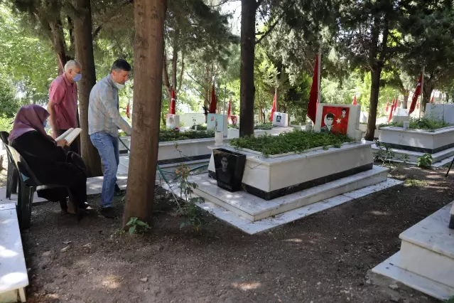Şehit yakınları Babalar Günü'nde şehitliği ziyaret etti