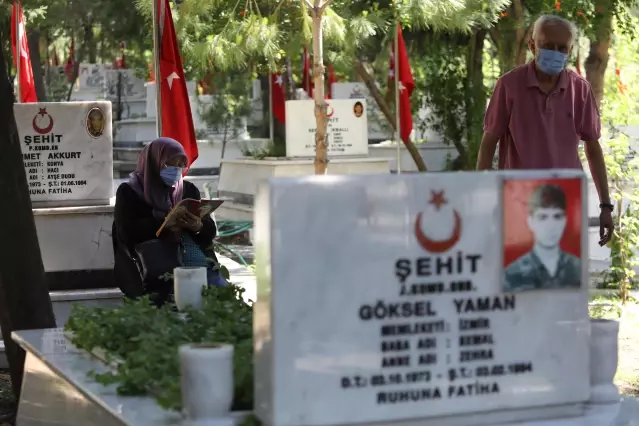 Şehit yakınları Babalar Günü'nde şehitliği ziyaret etti