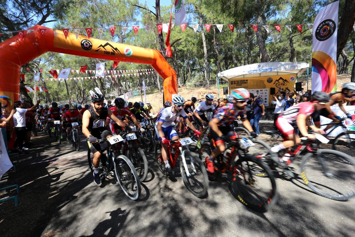 Kepez\'de pedallar 120 dakika yarıştı