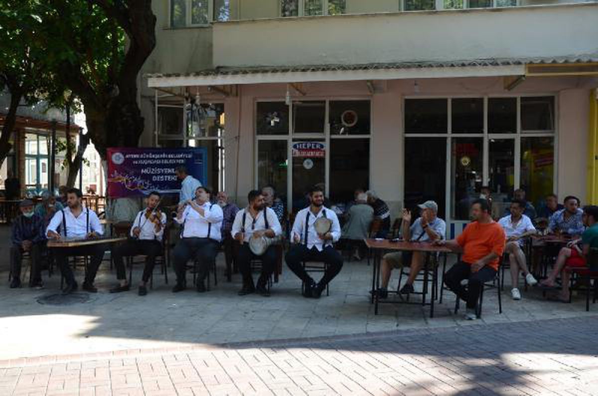 Kuşadası\'nda müzisyenlere destek konserleri