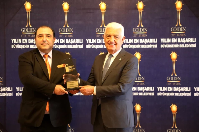 30 Büyükşehir Belediyesi Arasındaki Birincilik Ödülü Osman Gürün'e Verildi