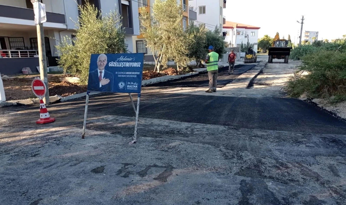 Akdeniz ilçesinde asfalt ve yol açma çalışmaları hız kazandı