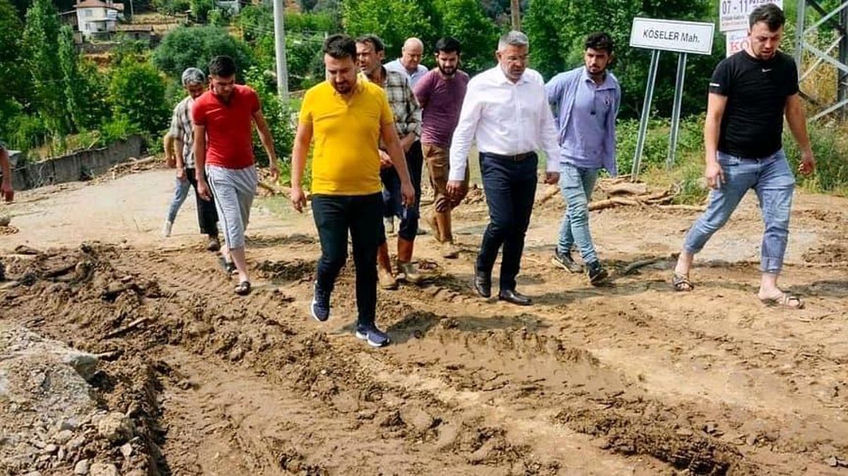 Son dakika: Başkan Güler selden etkilenen mahallelerde incelemelerde bulundu
