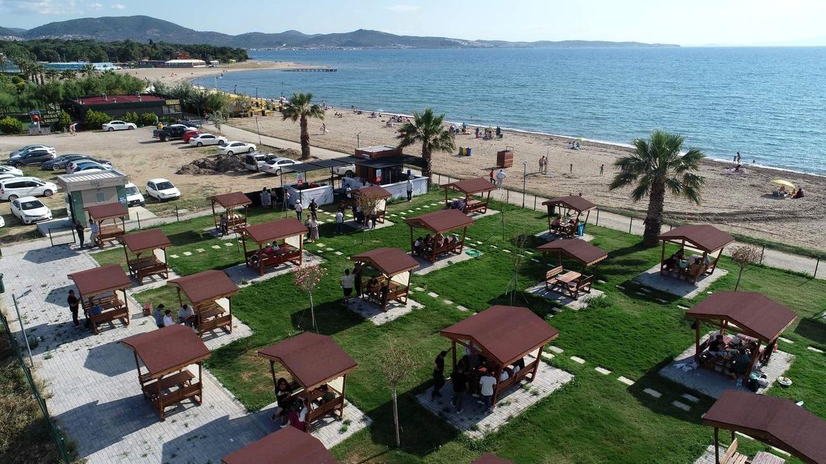 Burhaniye\'de piknik alanlara ilgi, sayıyı arttırdı