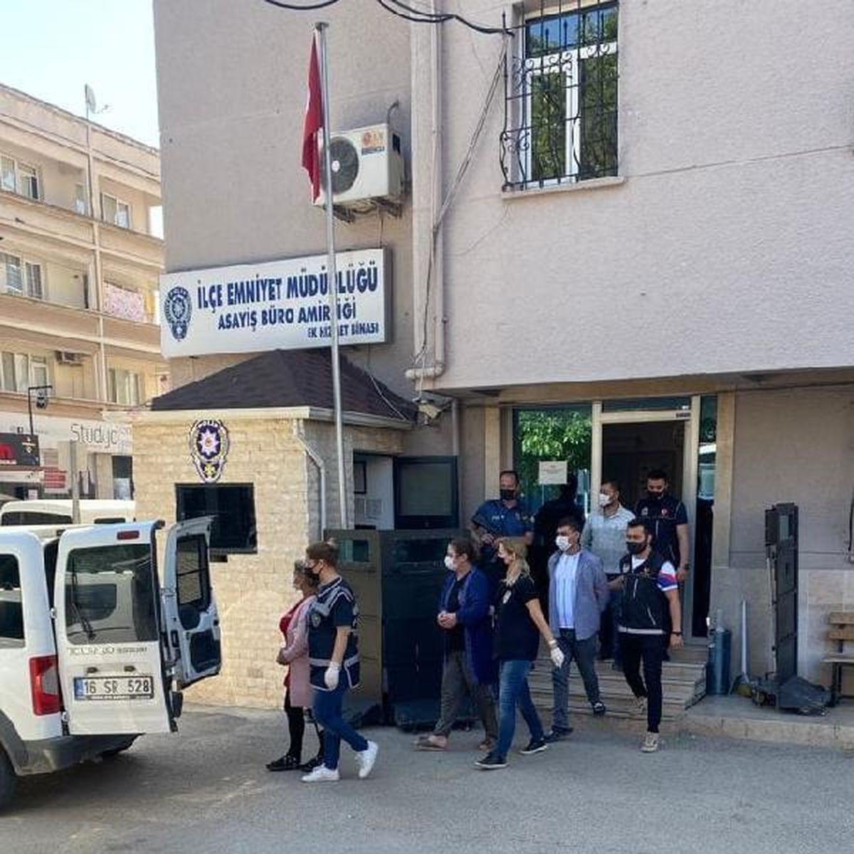 Bursa\'da uyuşturucu ticareti yapan akrabalardan 2\'si tutuklandı