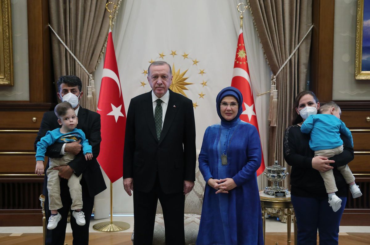 Son dakika haberleri: Cumhurbaşkanı Erdoğan, ameliyatla ayrılan siyam ikizleri Derman ve Yiğit\'in doğum gününü kutladı