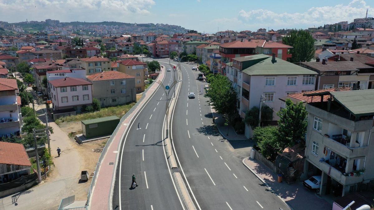 Darıca Cengiz Topel Caddesi\'nde yol çizgileri çizildi