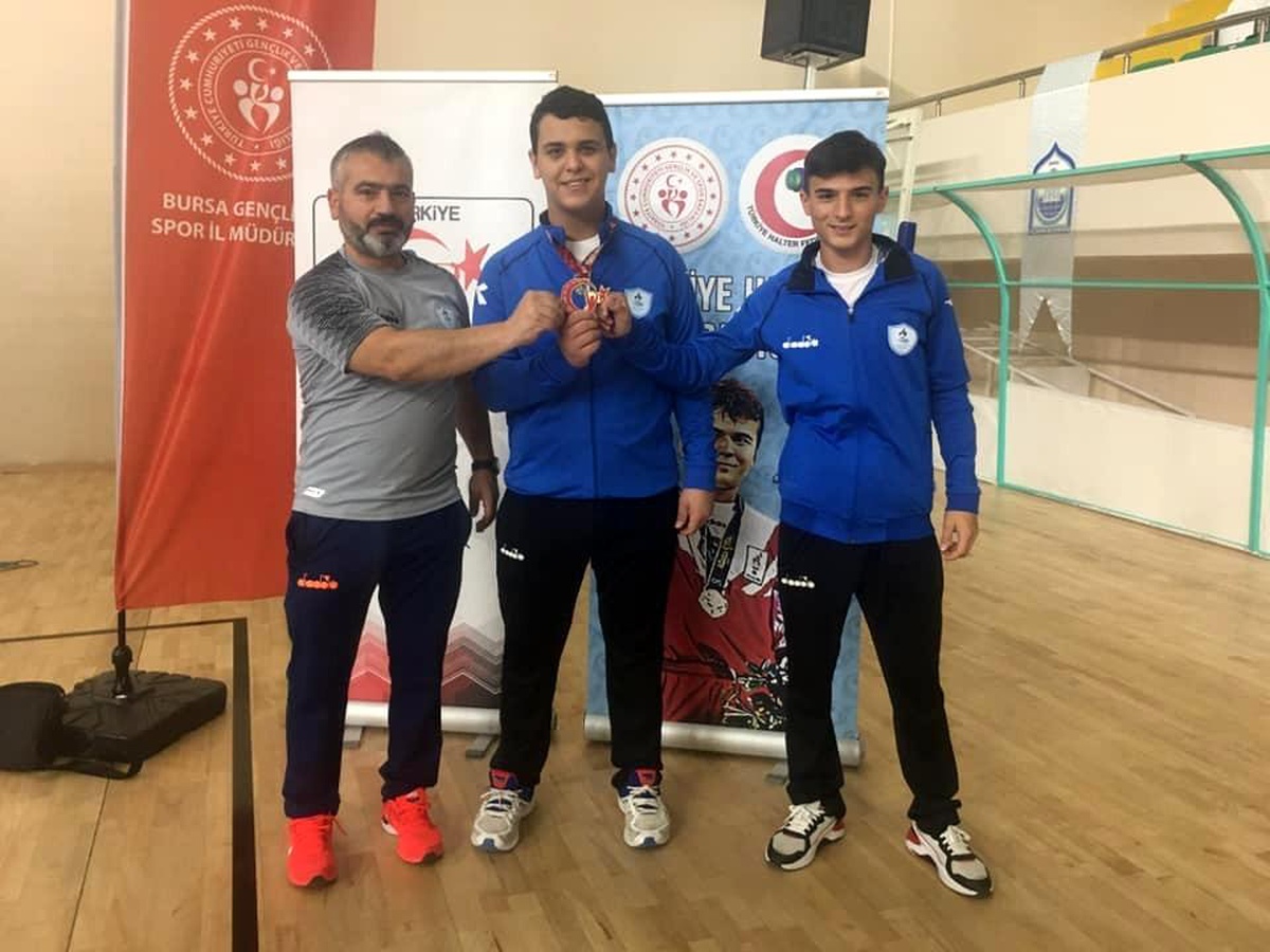 Son dakika haberleri... Denizlili sporcu halterde altın madalya kazandı