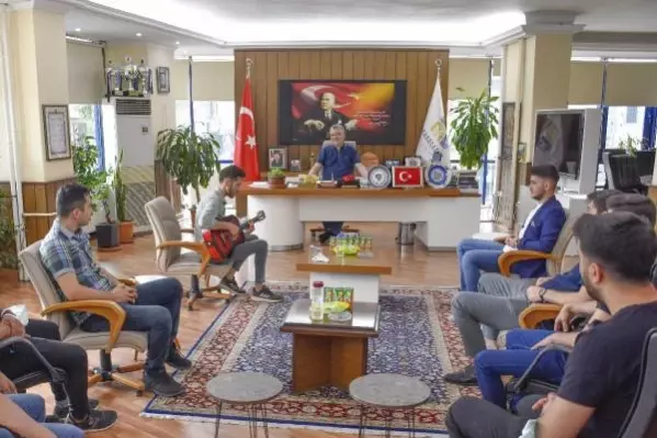 Erdoan için yapt arknn gelitirilmesi için Emre'ye destek