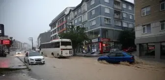 ESKİŞEHİR - Sağanak su baskınlarına neden oldu