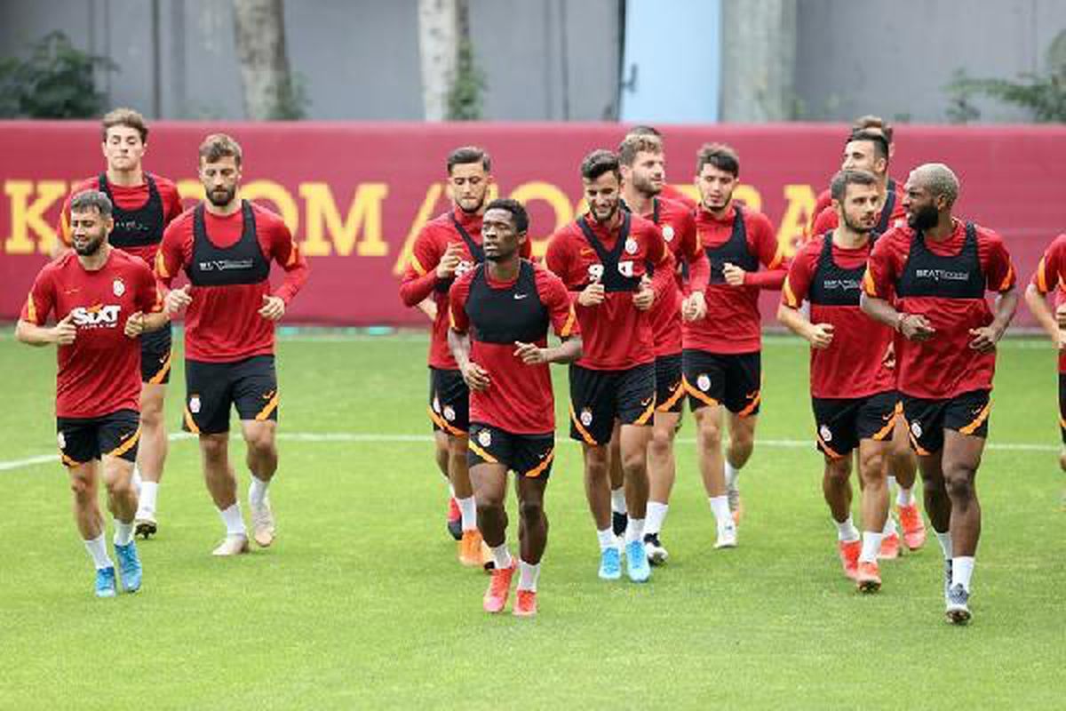 Galatasaray\'da Arda Turan takımdan ayrı çalıştı