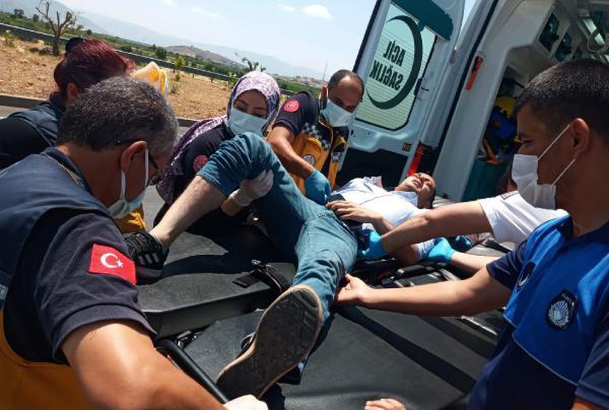 Gaziantep\'te süt kamyoneti ile TIR çarpıştı: 4 yaralı