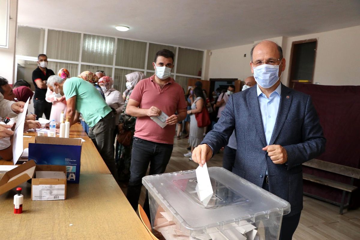 İlksan seçimlerinde "değişim" adayları kazandı