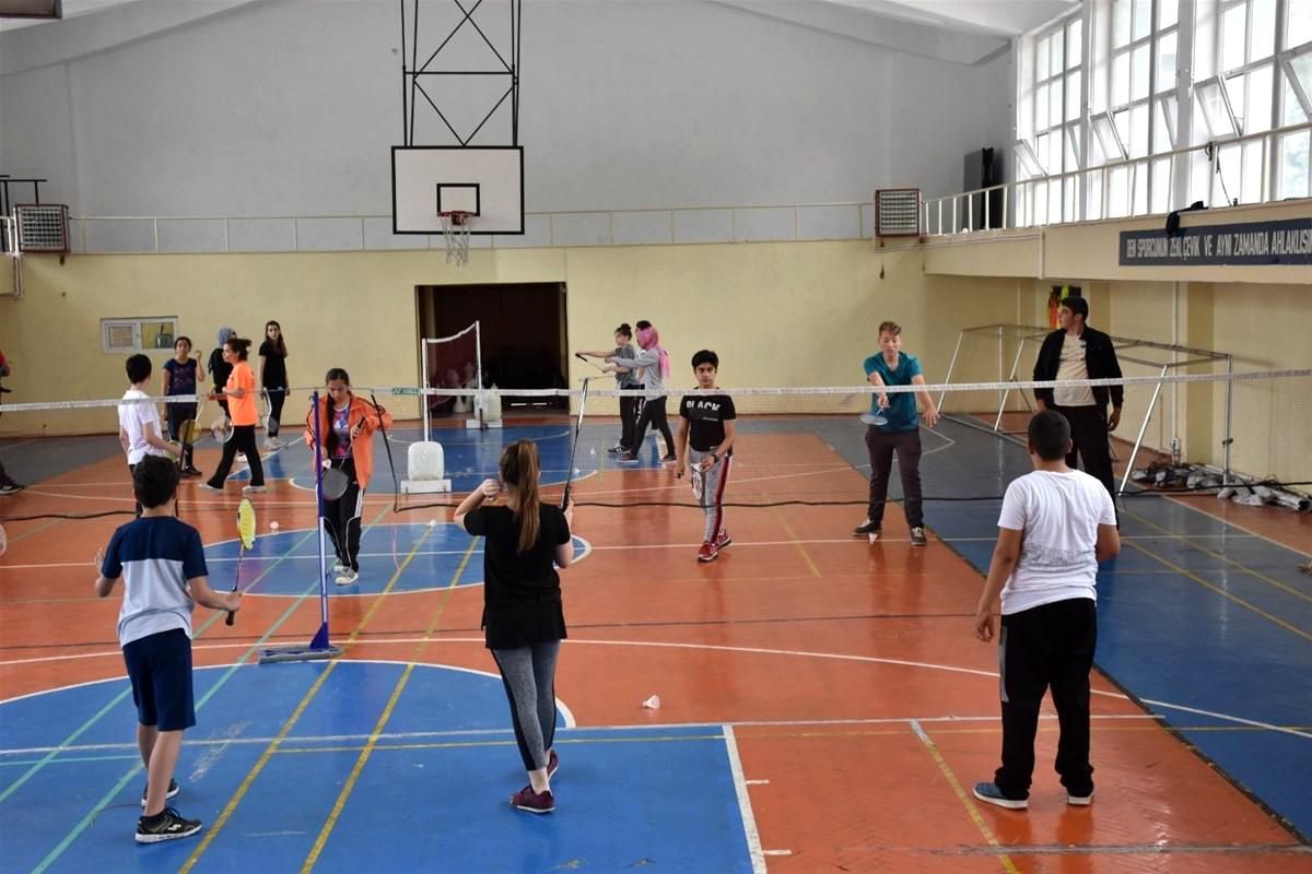 Isparta\'da pandemi nedeniyle ara verilen ücretsiz yaz spor okulları yeniden başlıyor