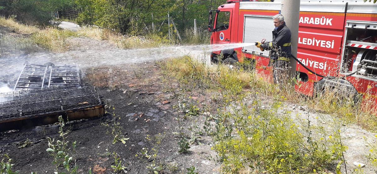 Karabük\'te çıkan yangın ormana sıçramadan söndürüldü