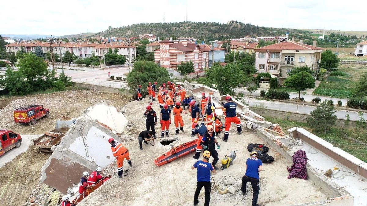 Son dakika haber! Konya Büyükşehir İtfaiyesi\'nden nefes kesen deprem tatbikatı