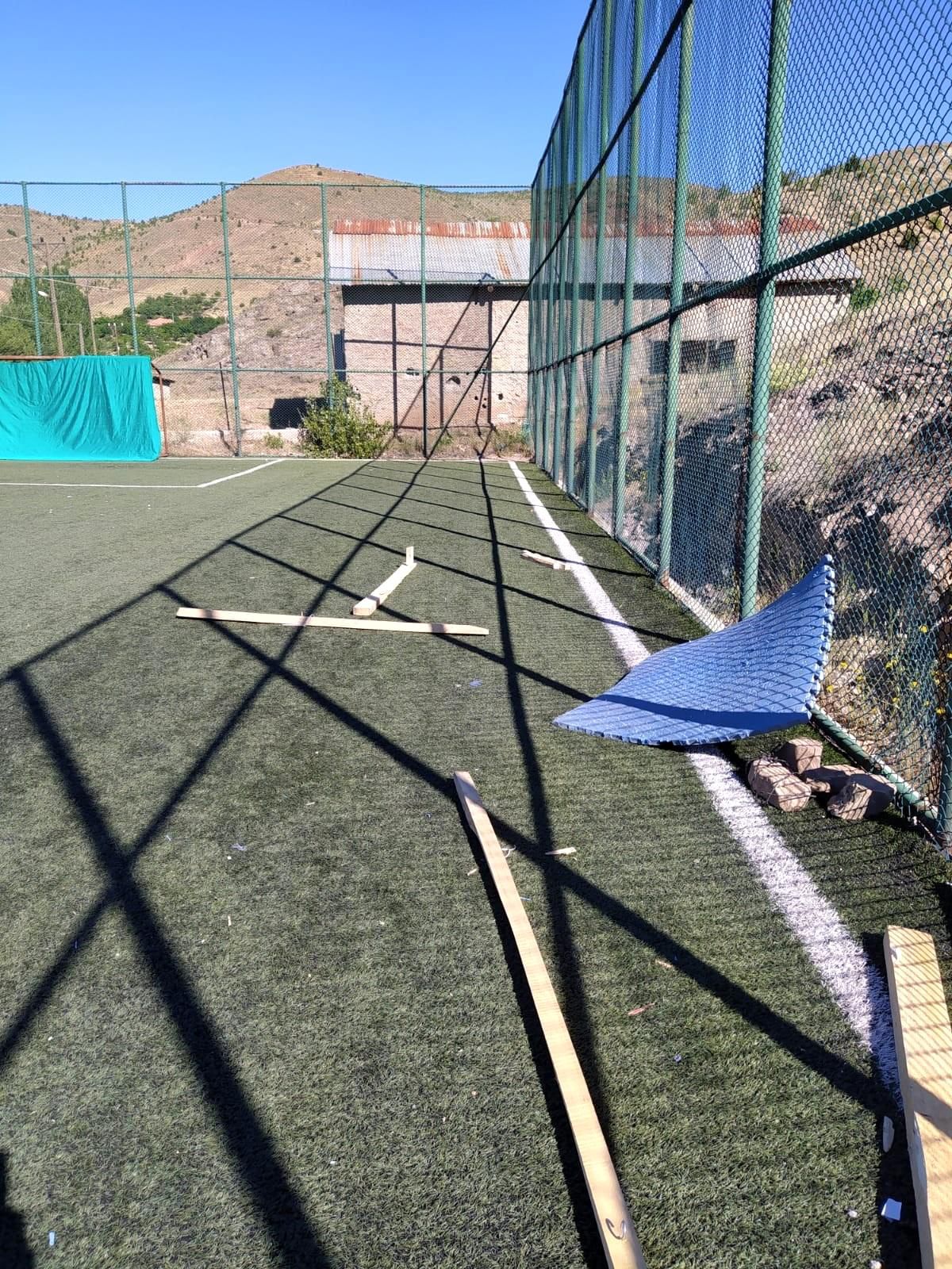 Köy okulunda açıldı, malzemeler tahrip edildi