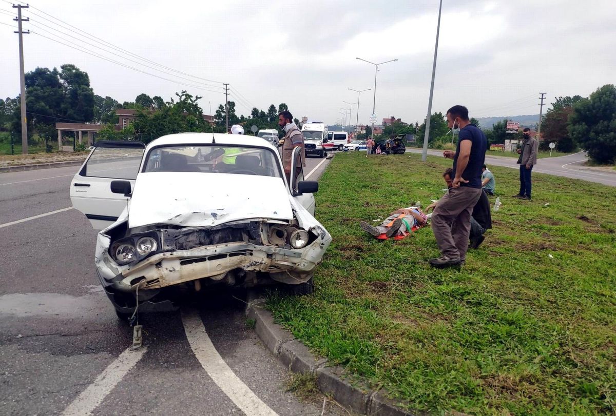 Samsun\'da iki otomobil çarpıştı: 6 yaralı
