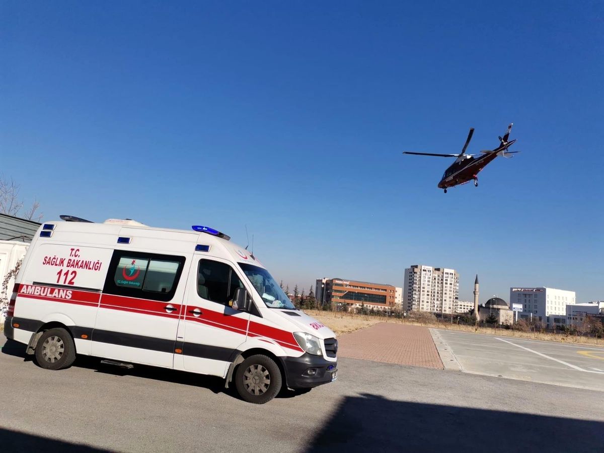 Sarız\'daki iki hastanın yardımına helikopter ambulans yetişti