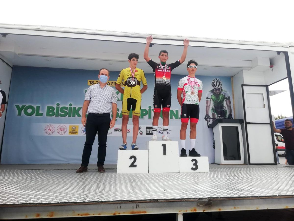 Sinoplu bisiklet sporcusundan çifte zafer