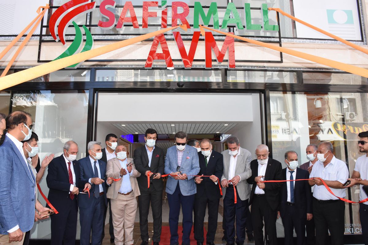 TOBB Başkanı Hisarcıklıoğlu Nusaybin\'de ziyaretlerde bulunup alışveriş merkezinin açılışına katıldı