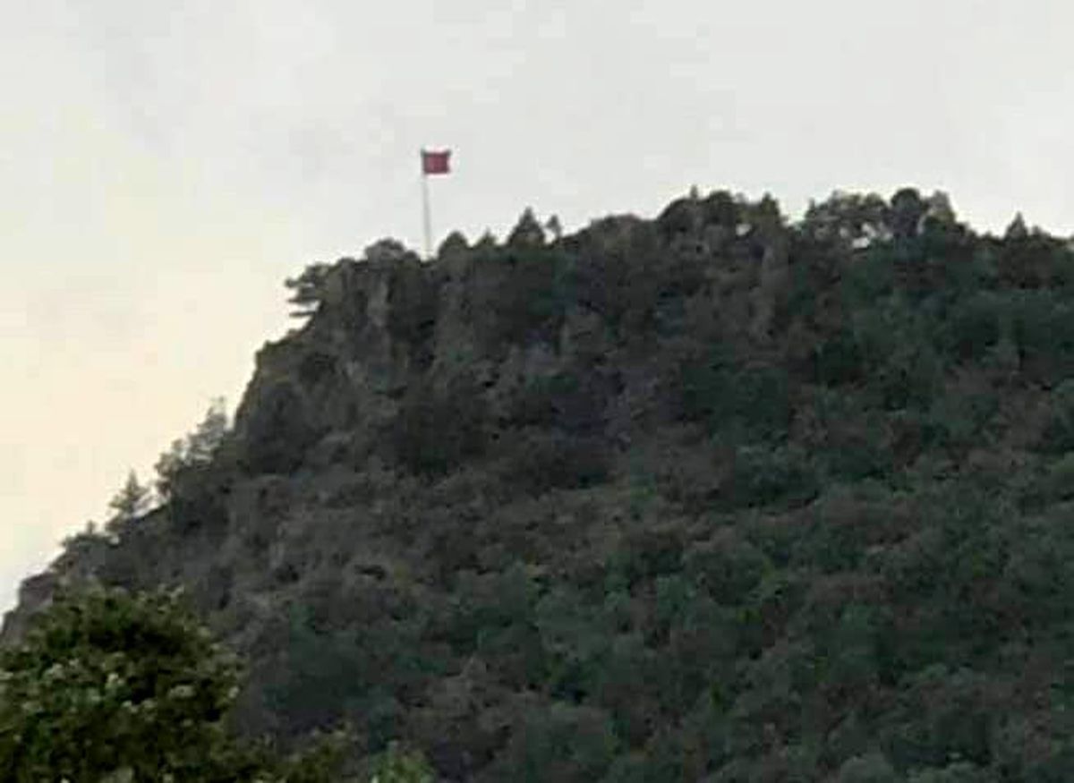 Türk bayrağını zirveye diktiler