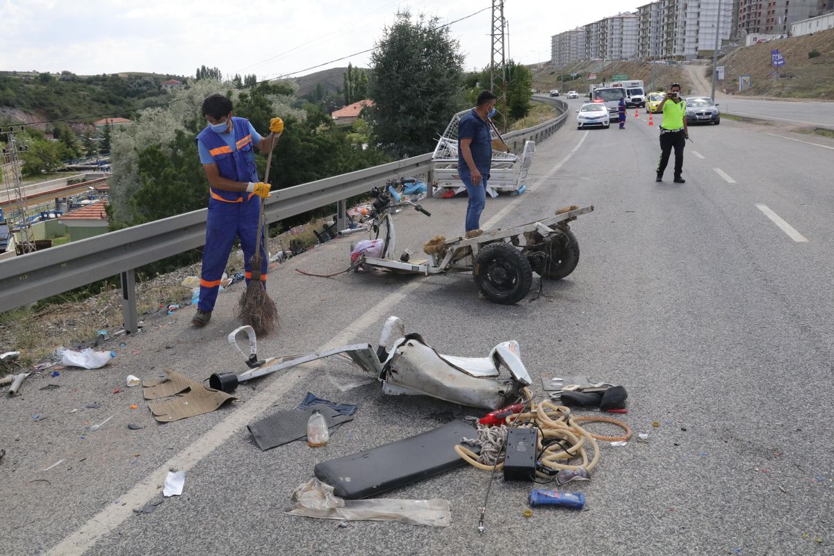 Yozgat\'ta kamyonun çarptığı bisikletteki 2 kişi yaralandı