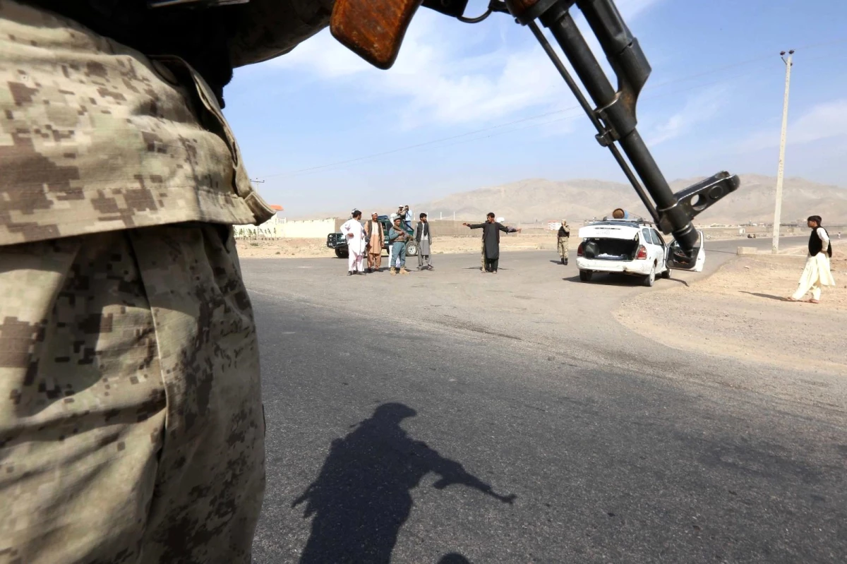Afganistan-Tacikistan arasındaki sınır kapısı Taliban\'ın kontrolüne geçti